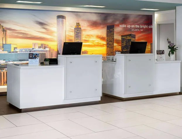 La Quinta Inn & Suites by Wyndham Atlanta Airport North hotel detail image 3