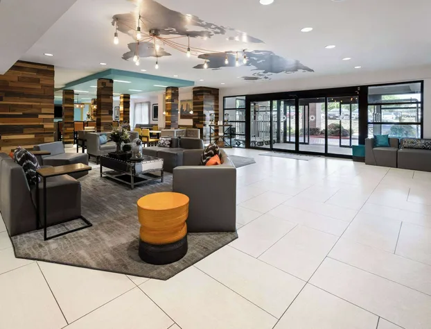 La Quinta Inn & Suites by Wyndham Atlanta Airport North hotel detail image 4