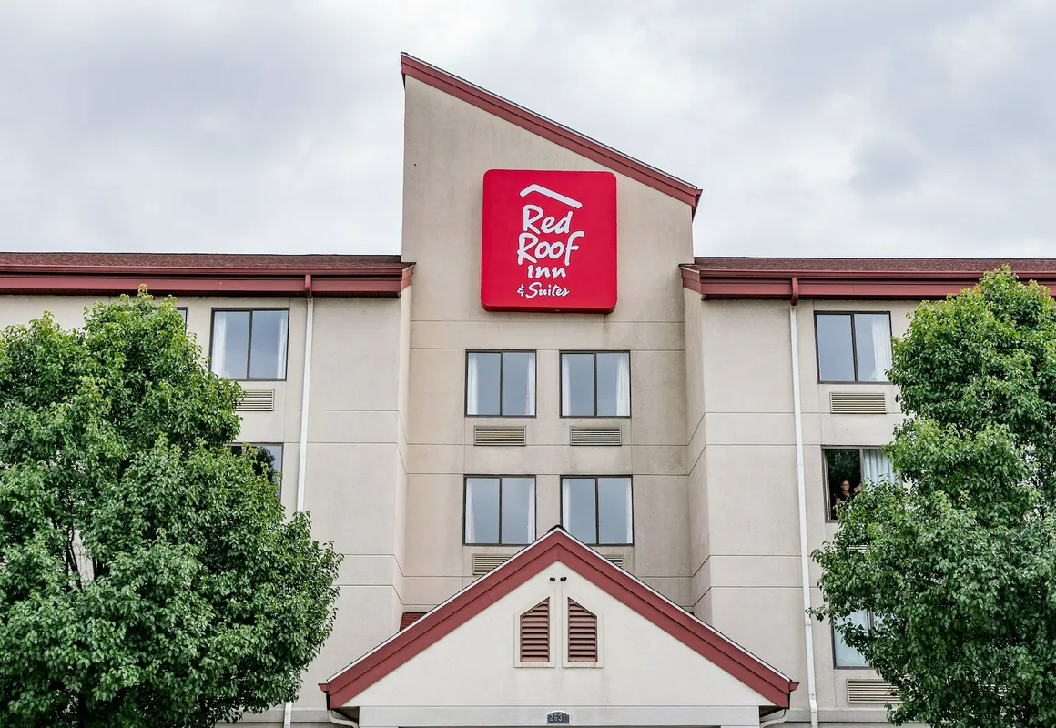 Red Roof Inn & Suites Indianapolis Airport hotel hero
