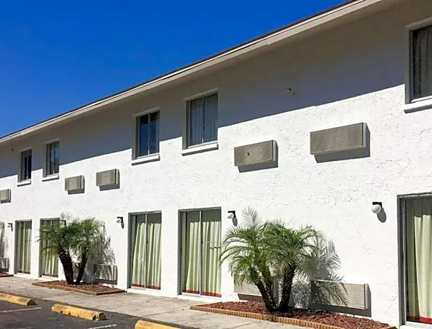 Motel 6 Tampa, FL - Fairgrounds hotel detail image 1