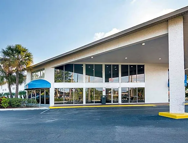 Motel 6 Tampa, FL - Fairgrounds hotel detail image 2