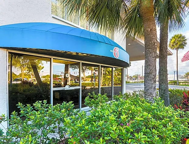 Motel 6 Tampa, FL - Fairgrounds hotel detail image 3