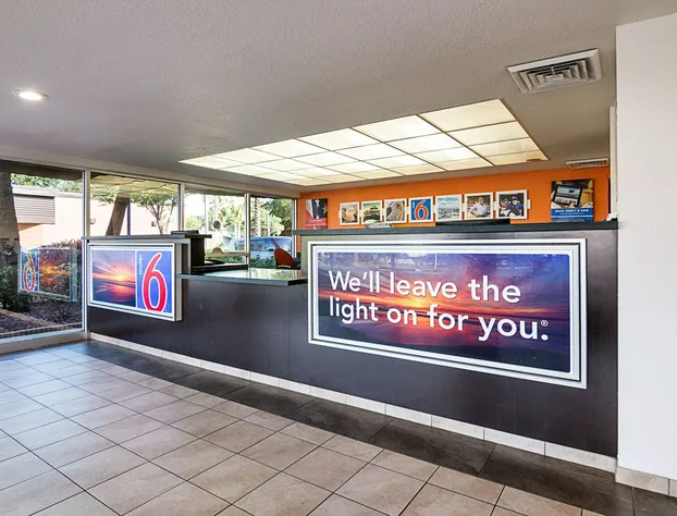Motel 6 Tampa, FL - Fairgrounds hotel detail image 3
