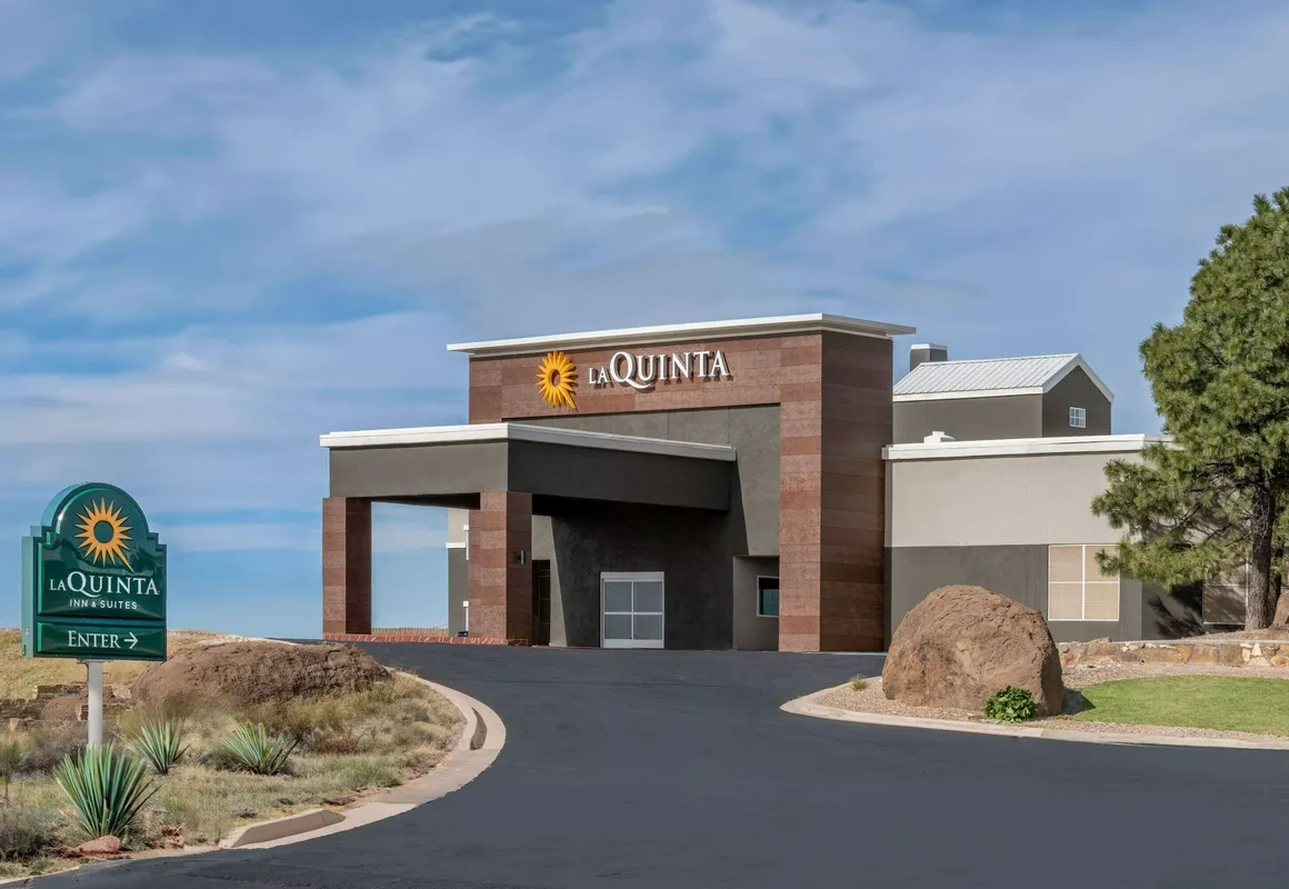La Quinta Inn & Suites by Wyndham Santa Rosa hotel hero