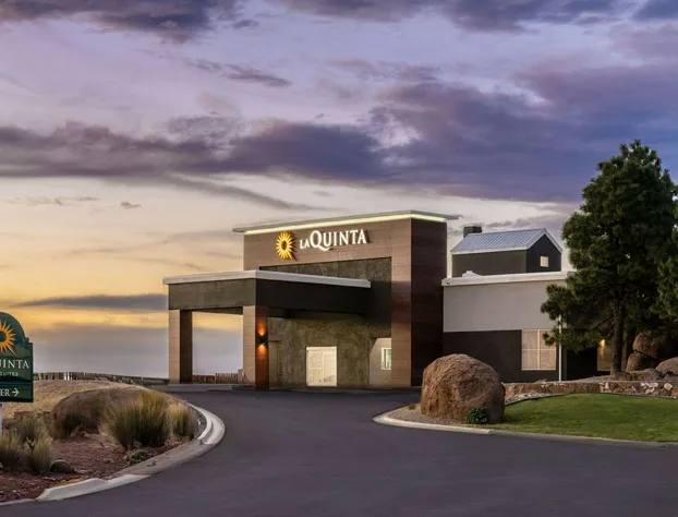 La Quinta Inn & Suites by Wyndham Santa Rosa hotel detail image 1