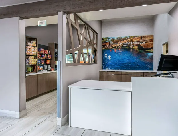 La Quinta Inn & Suites by Wyndham Santa Rosa hotel detail image 2