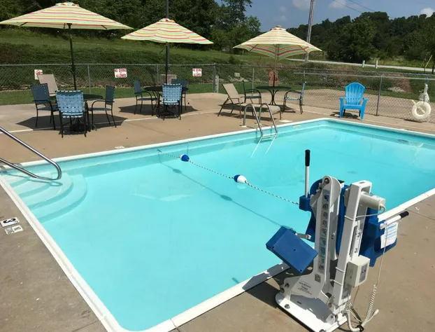 Cassville Four seasons inn & suits hotel detail image 2