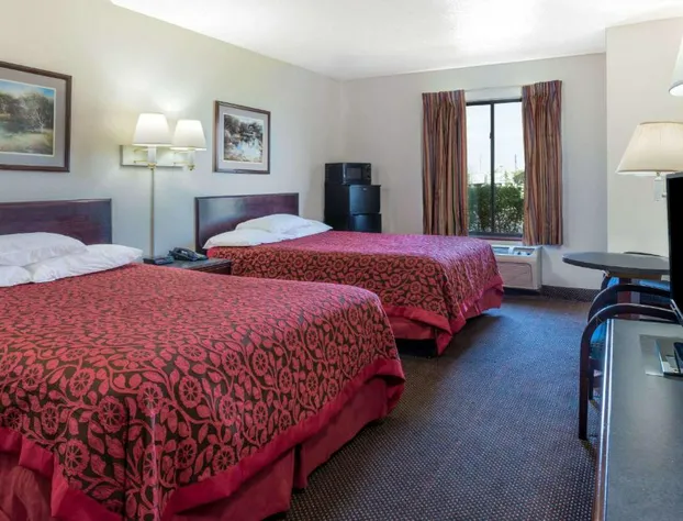 Days Inn by Wyndham Pontoon Beach hotel detail image 3