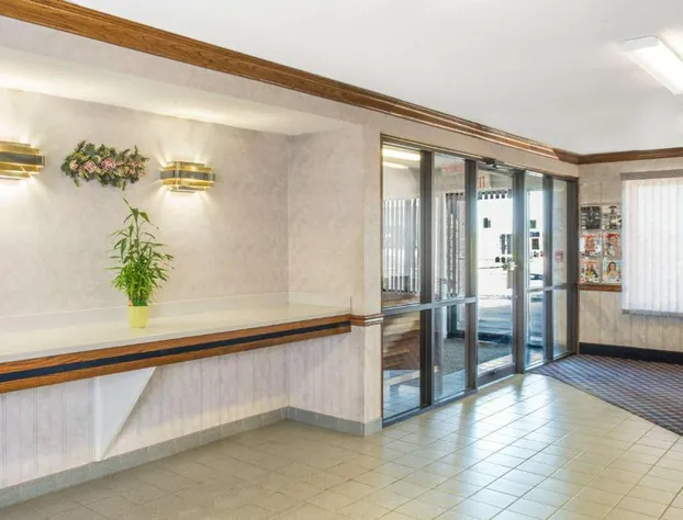 Days Inn by Wyndham Pontoon Beach hotel detail image 1