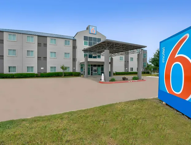 Motel 6 Benbrook, TX - Fort Worth hotel detail image 2