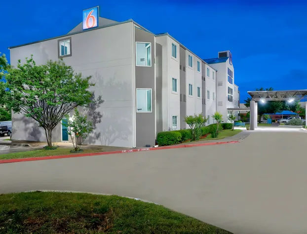 Motel 6 Benbrook, TX - Fort Worth hotel detail image 3