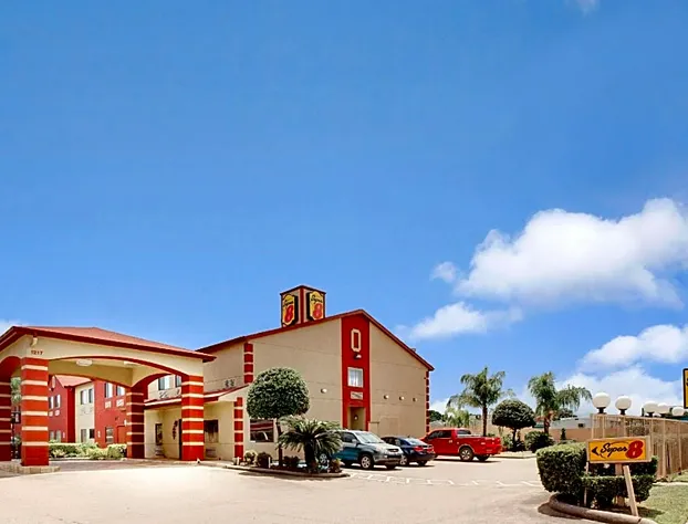 Super 8 by Wyndham Houston/I-10/Federal Road hotel detail image 3