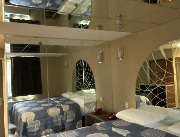 Hotel Jamaica Plaza hotel detail image 1