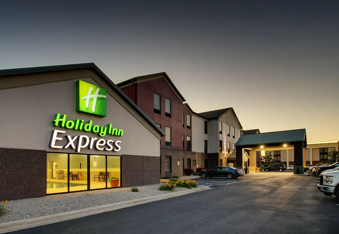 Holiday Inn Express & Suites Lebanon by IHG hotel hero