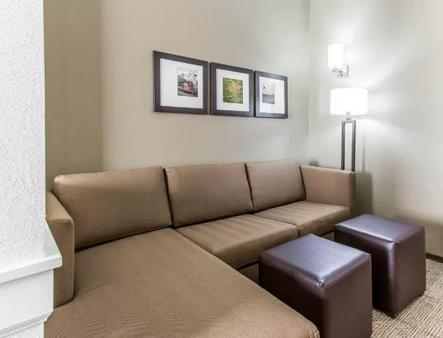 Comfort Suites West Omaha hotel detail image 4