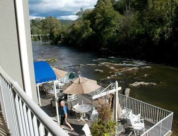 Best Western Plus River Escape Inn & Suites hotel detail image 2