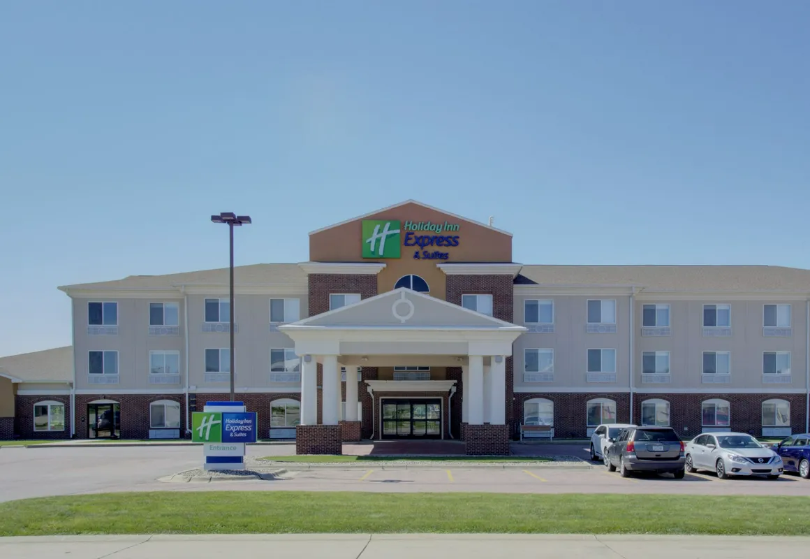 Holiday Inn Express Hotel & Suites Le Mars by IHG hotel hero