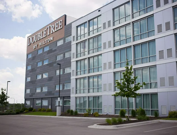 DoubleTree by Hilton Omaha Southwest hotel detail image 1