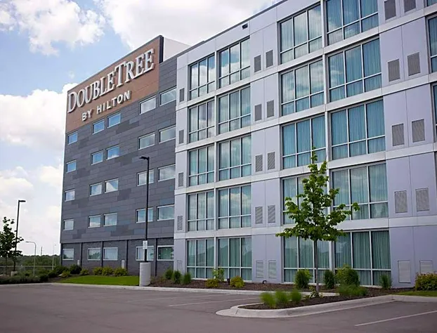 DoubleTree by Hilton Omaha Southwest hotel detail image 1