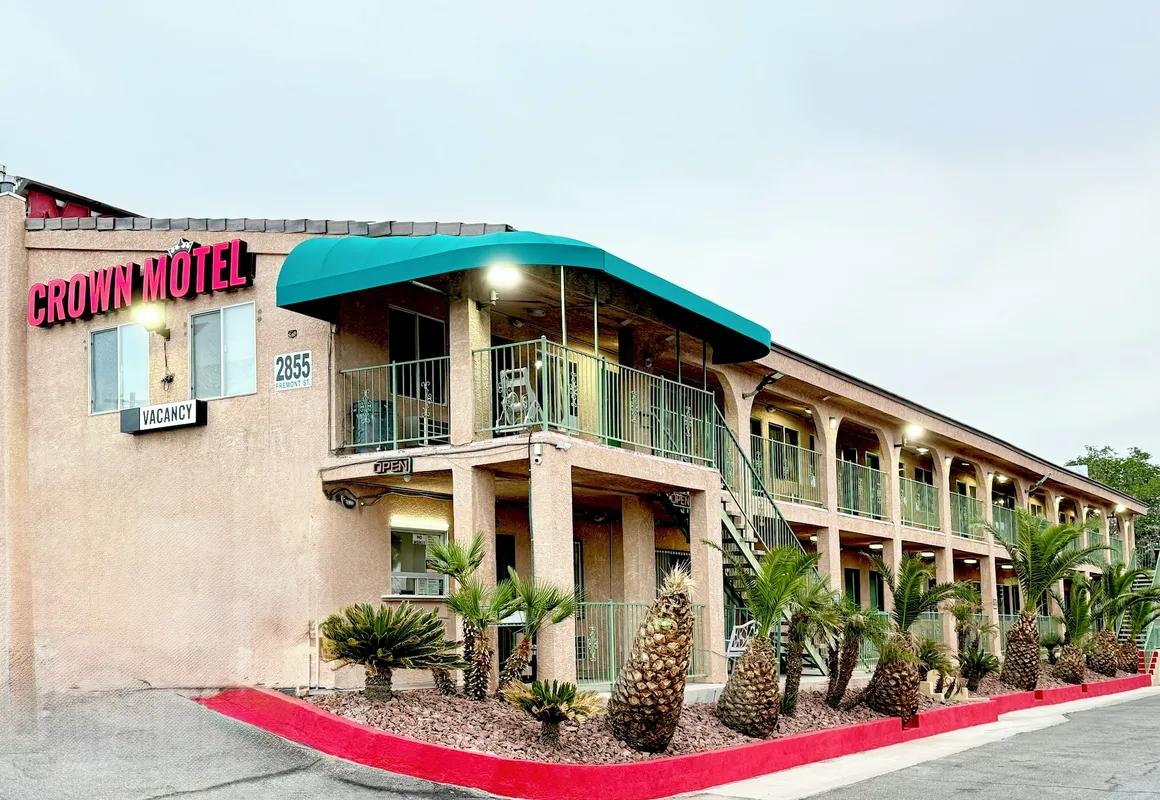 Crown Motel hotel hero