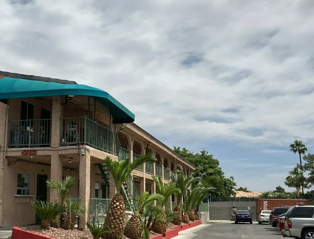 Crown Motel hotel detail image 1