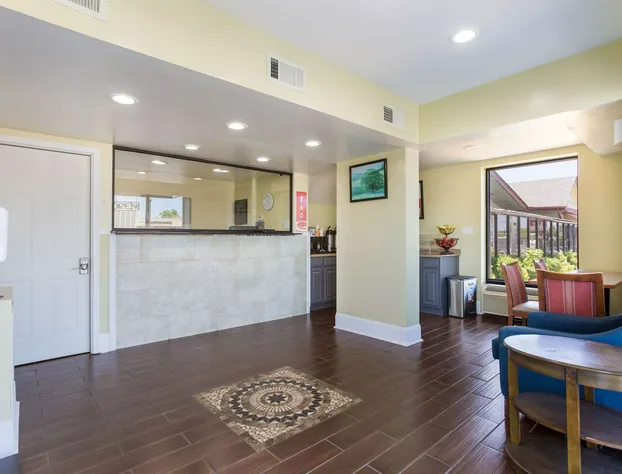 Econo Lodge Gallatin - Metro Nashville hotel detail image 3