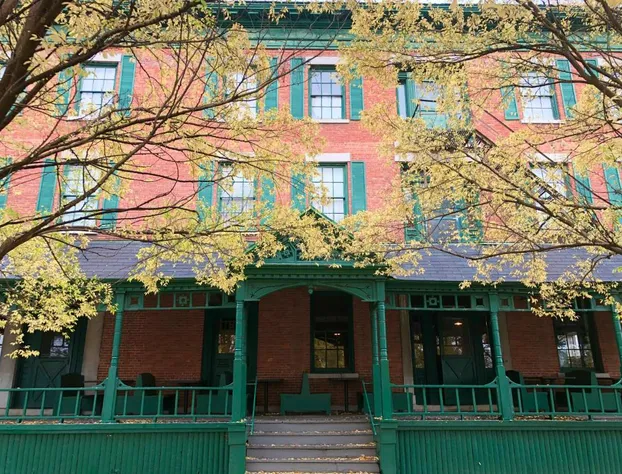 Rogues' Harbor Inn hotel detail image 1