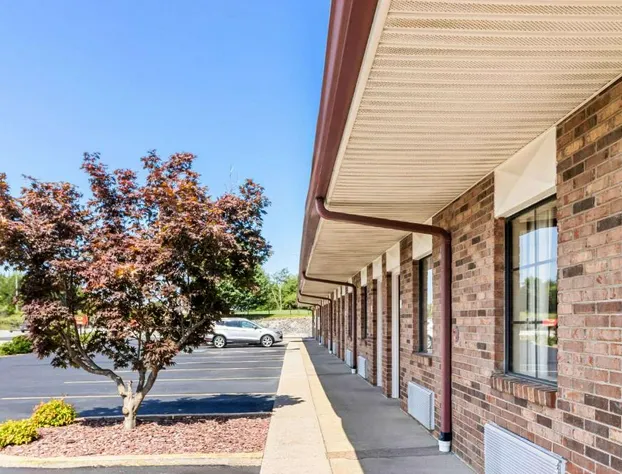 Econo Lodge Russellville hotel detail image 1