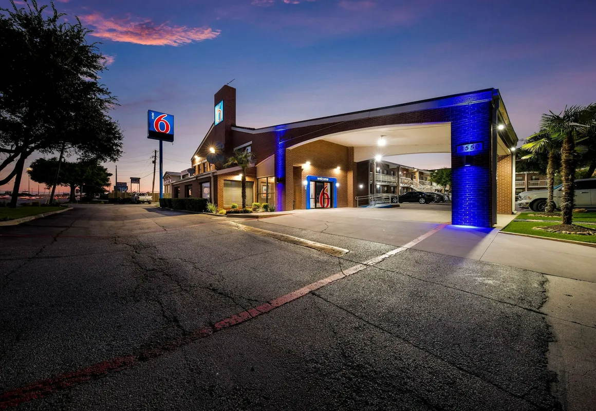 Motel 6 Plano, TX - Plano Northeast hotel hero