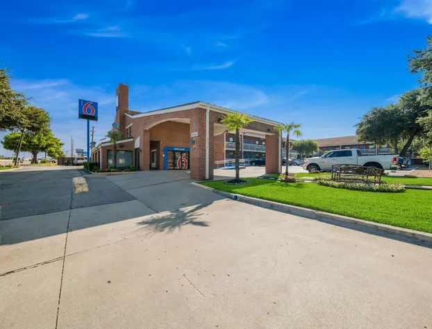 Motel 6 Plano, TX - Plano Northeast hotel detail image 2