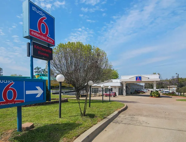 Studio 6 Tyler, TX hotel detail image 1