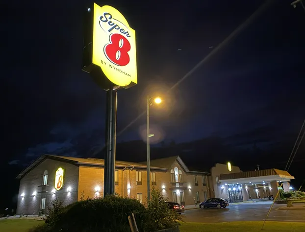 Super 8 by Wyndham Metropolis hotel detail image 1