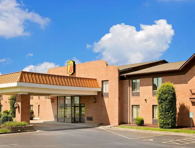 Super 8 by Wyndham Metropolis hotel detail image 2