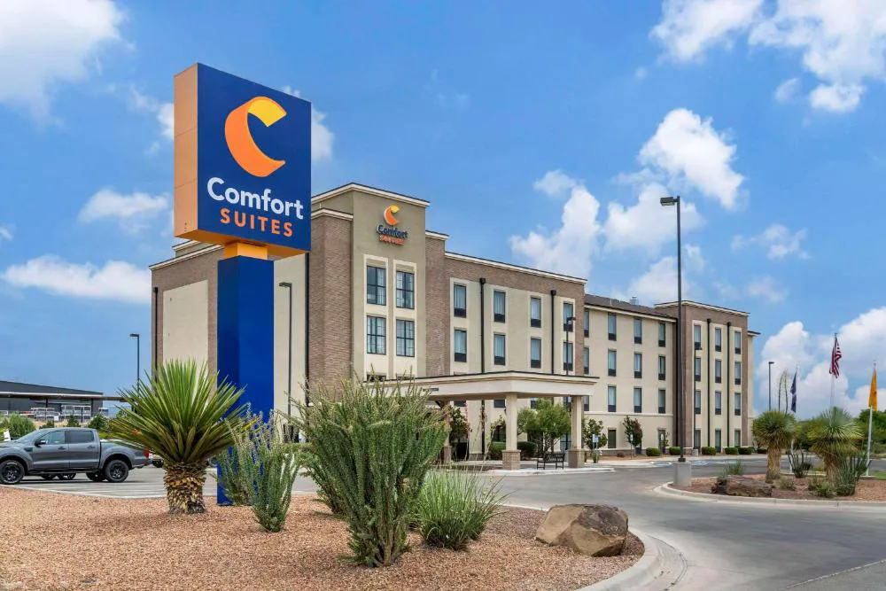 Comfort Suites Carlsbad hotel hero