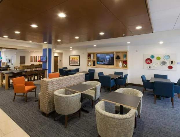 Holiday Inn Express & Suites Rochester Hill - Detroit Area by IHG hotel detail image 2