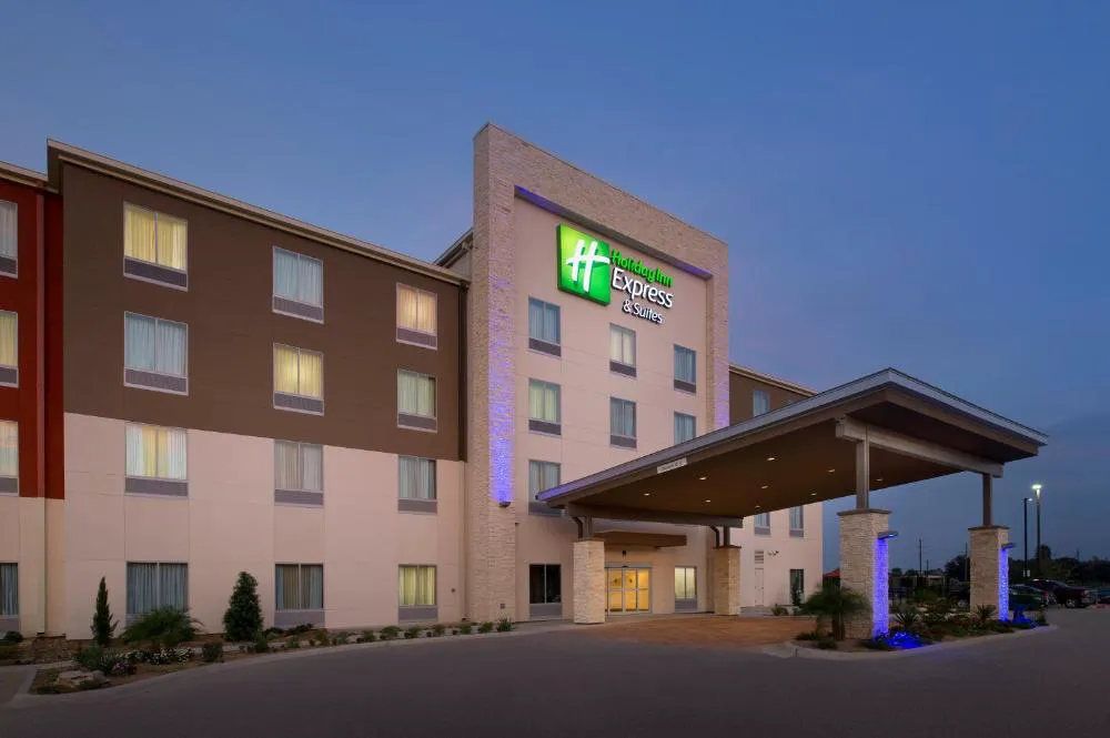 Holiday Inn Express & Suites Bay City by IHG hotel hero