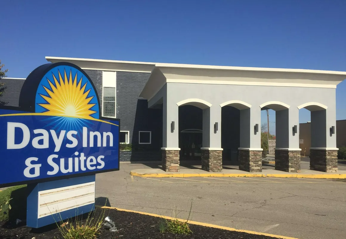 Days Inn & Suites by Wyndham Cincinnati North hotel hero