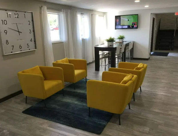 Days Inn & Suites by Wyndham Cincinnati North hotel detail image 2