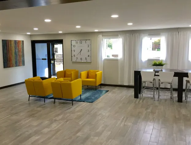 Days Inn & Suites by Wyndham Cincinnati North hotel detail image 3