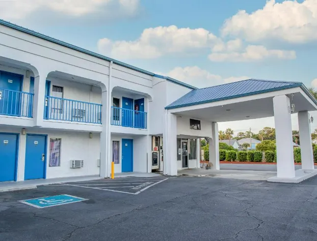 Sandcastle Inn hotel detail image 1