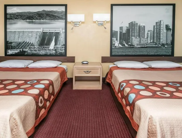 Super 8 by Wyndham Bishop hotel detail image 2