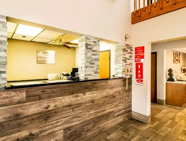 Econo Lodge Watertown hotel detail image 4