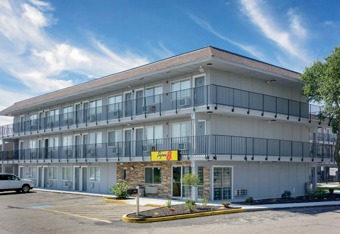 Super 8 by Wyndham Florence hotel hero