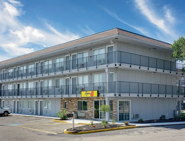 Super 8 by Wyndham Florence hotel detail image 1