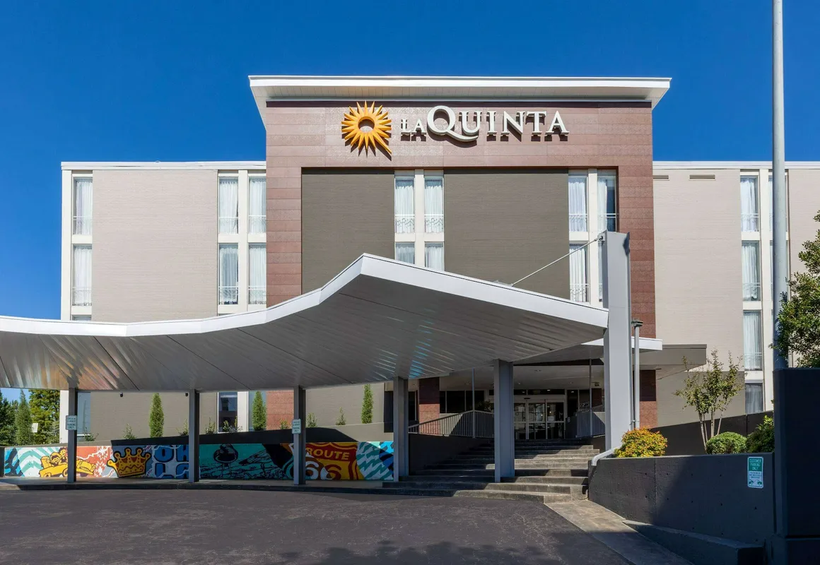 La Quinta Inn & Suites by Wyndham Tulsa Downtown/Route 66 hotel hero