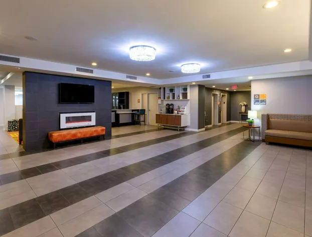 La Quinta Inn & Suites by Wyndham Tulsa Downtown/Route 66 hotel detail image 4