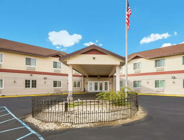 Econo Lodge Lake Mills hotel detail image 1