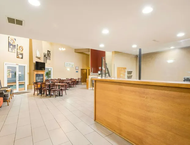 Econo Lodge Lake Mills hotel detail image 4