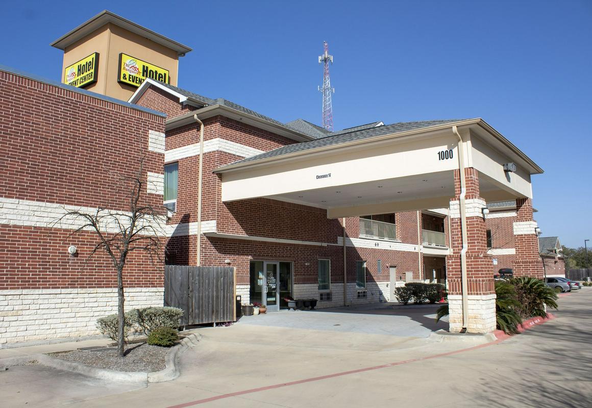 Texas Bungalows Hotel & Hotel Que at Lakeline Austin Cedar Park hotel hero