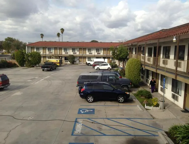 Fullerton Inn - Near Medieval Times hotel detail image 1